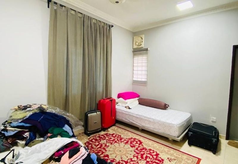 Double Storey Corner Lot in Bukit Jelutong For Sale