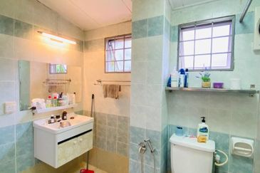 Double Storey Corner Lot in Bukit Jelutong For Sale