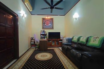 Double Storey House in Bukit Jelutong Shah Alam For Sale