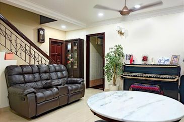 Double Storey House in Bukit Jelutong Shah Alam For Sale