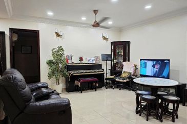 Double Storey House in Bukit Jelutong Shah Alam For Sale