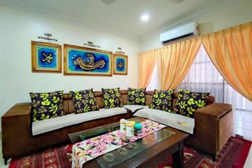 Double Storey House in Bukit Jelutong Shah Alam For Sale