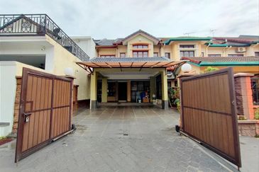 Double Storey House in Bukit Jelutong Shah Alam For Sale
