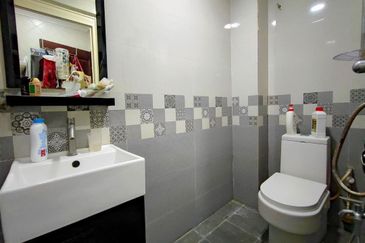 Double Storey House in Bukit Jelutong Shah Alam For Sale