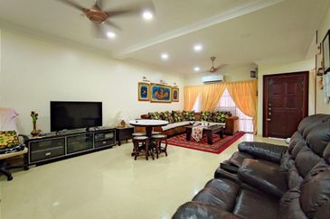 Double Storey House in Bukit Jelutong Shah Alam For Sale
