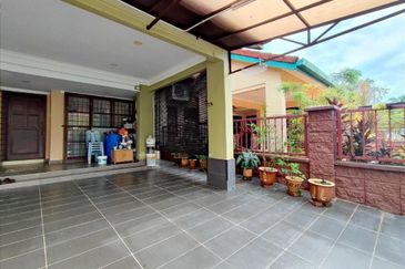 Double Storey House in Bukit Jelutong Shah Alam For Sale