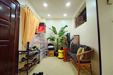 Double Storey House in Bukit Jelutong Shah Alam For Sale
