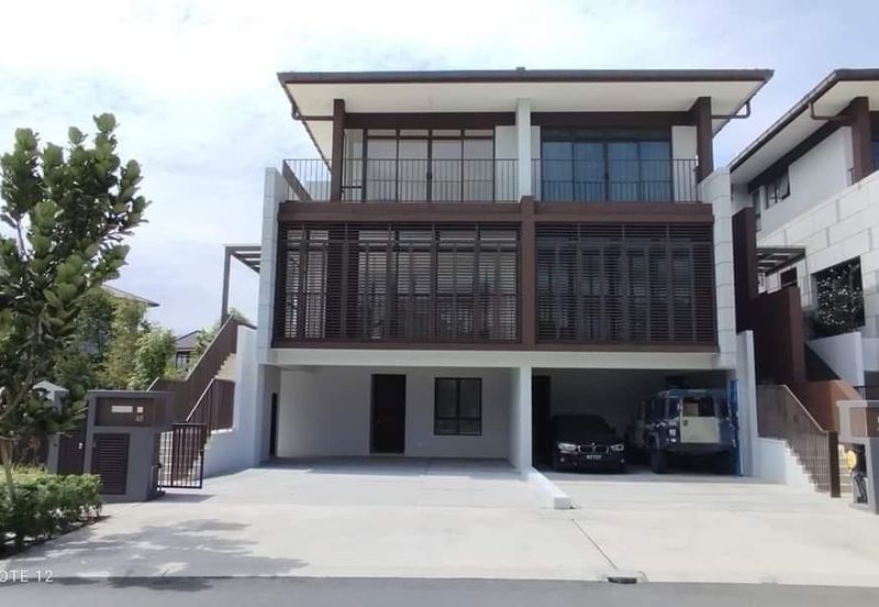 3 Storey EndLot Terrace The Mulia Residences Cyberjaya For Sale