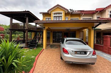2 Storey Terrace House Corner Lot in Bukit Jelutong For Sale