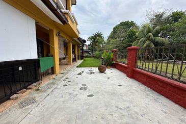 2 Storey Terrace House Corner Lot in Bukit Jelutong For Sale