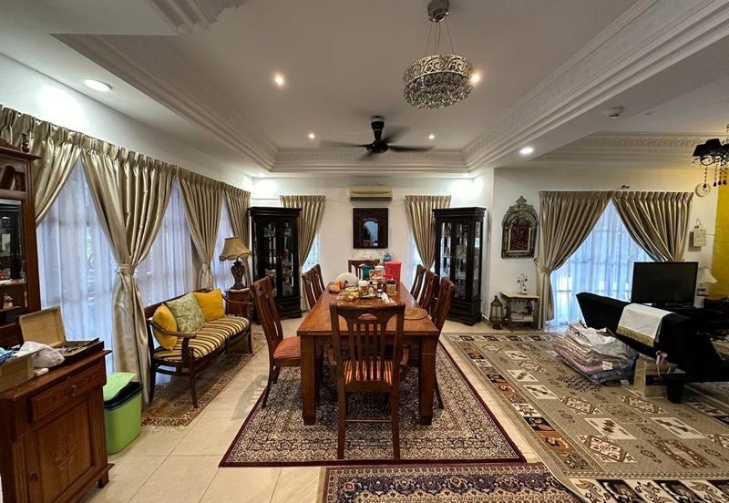2 Storey Terrace House Corner Lot in Bukit Jelutong For Sale