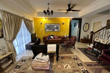 2 Storey Terrace House Corner Lot in Bukit Jelutong For Sale