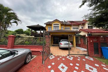 2 Storey Terrace House Corner Lot in Bukit Jelutong For Sale