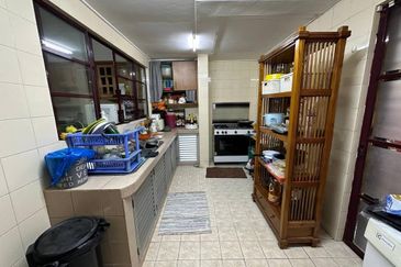 2 Storey Terrace House Corner Lot in Bukit Jelutong For Sale