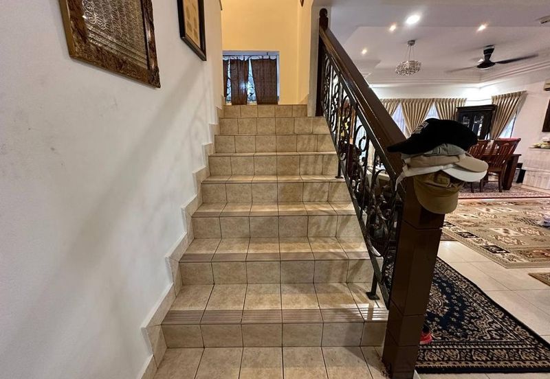 2 Storey Terrace House Corner Lot in Bukit Jelutong For Sale