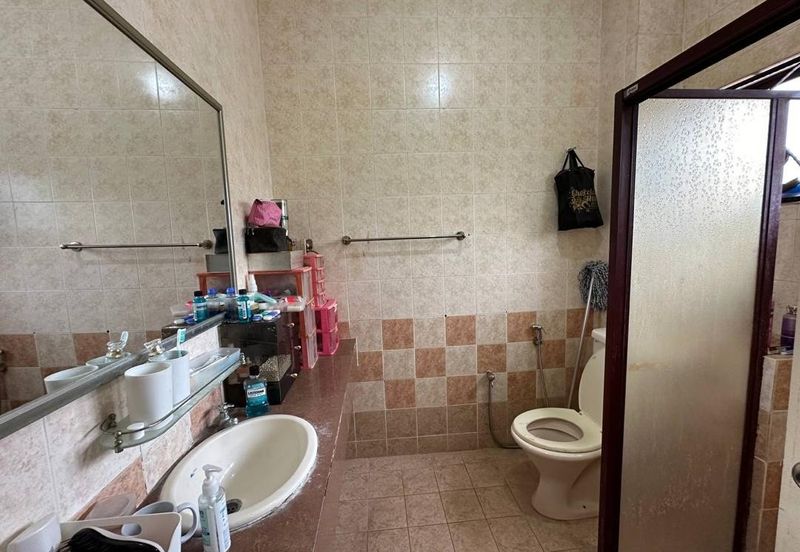 2 Storey Terrace House Corner Lot in Bukit Jelutong For Sale