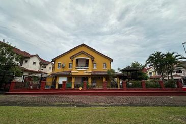 2 Storey Terrace House Corner Lot in Bukit Jelutong For Sale