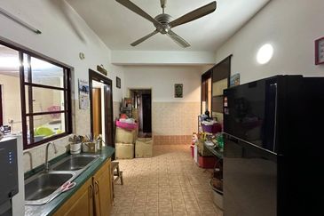 2 Storey Terrace House Corner Lot in Bukit Jelutong For Sale