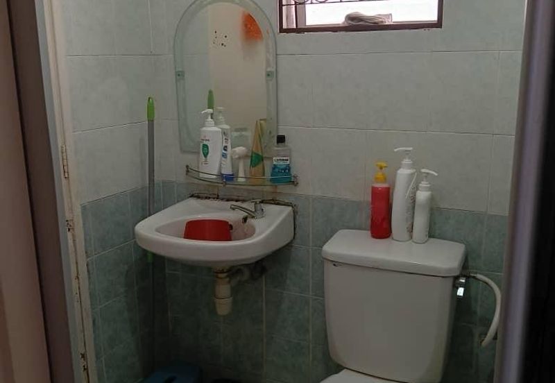 Double Storey Terrace House Bukit Jelutong For Sale