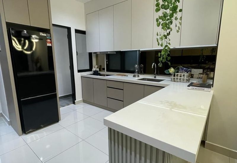 Serviced Apartment in Bandar Seri Permaisuri Quartz Queens Residenz For Sale