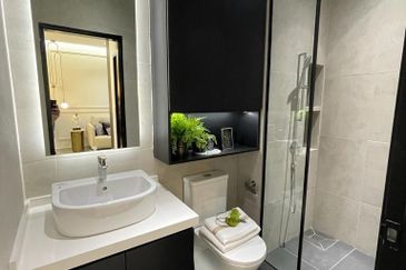 Serviced Apartment in Bandar Seri Permaisuri Quartz Queens Residenz For Sale