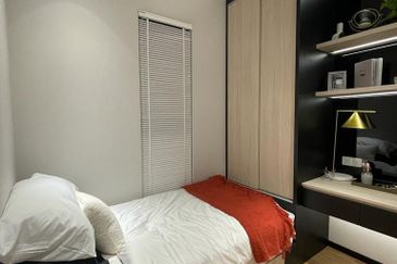 Serviced Apartment in Bandar Seri Permaisuri Quartz Queens Residenz For Sale