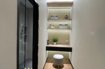 Serviced Apartment in Bandar Seri Permaisuri Quartz Queens Residenz For Sale