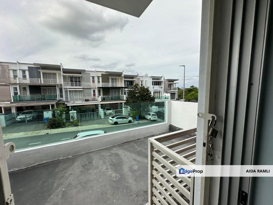 2.5 Terraced Intermediate House for Sale Sunway Alam Suria Jalan U10 Shah Alam, Selangor, Shah Alam