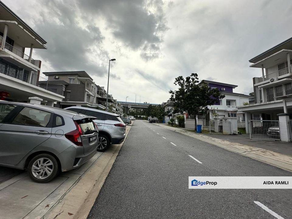 2.5 Terraced Intermediate House for Sale Sunway Alam Suria Jalan U10 Shah Alam, Selangor, Shah Alam