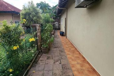 For Sale - Bungalow Double Storey Corner Jalan Bidai, Bukit Jelutong