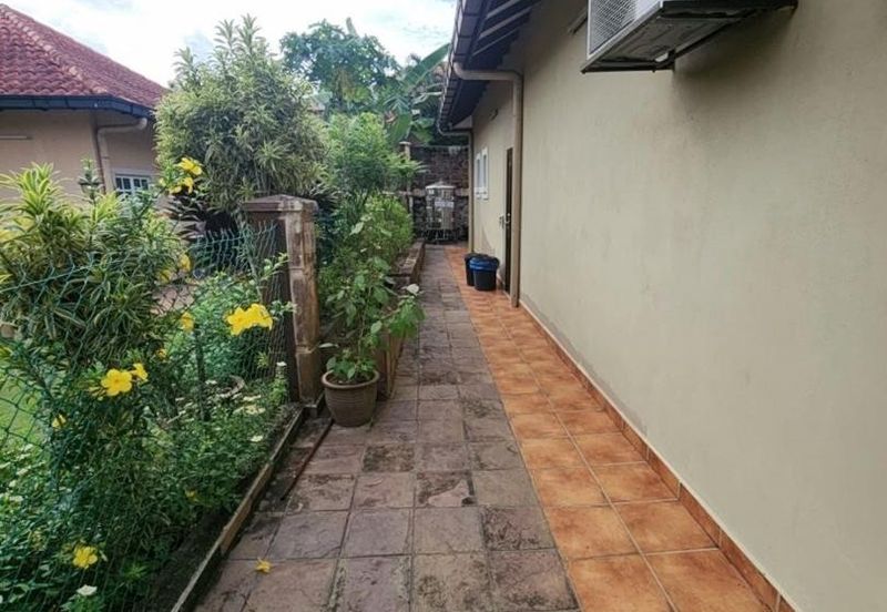 For Sale - Bungalow Double Storey Corner Jalan Bidai, Bukit Jelutong