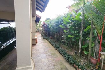 Bungalow Double Storey Corner Jalan Bidai Bukit Jelutong For Sale 