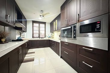 Bukit Jelutong Selangor Double Storey Courtyard For Sale