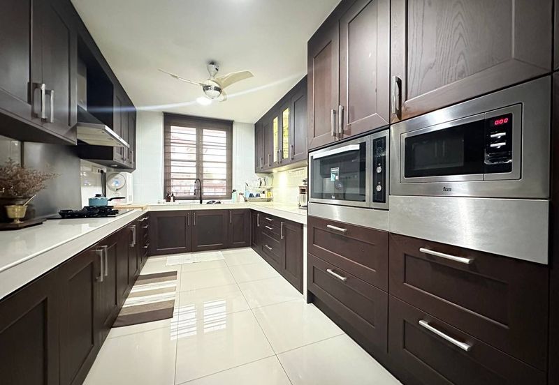 Bukit Jelutong Selangor Double Storey Courtyard For Sale