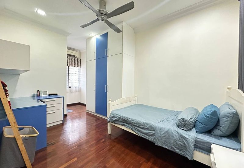 Bukit Jelutong Selangor Double Storey Courtyard For Sale