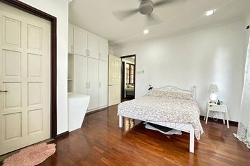 Bukit Jelutong Selangor Double Storey Courtyard For Sale