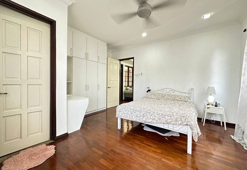 Bukit Jelutong Selangor Double Storey Courtyard For Sale