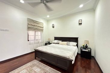 Bukit Jelutong Selangor Double Storey Courtyard For Sale