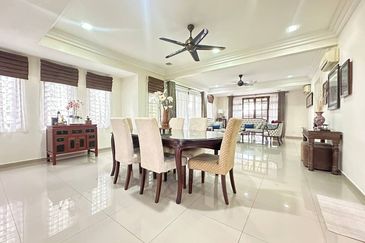 Bukit Jelutong Selangor Double Storey Courtyard For Sale