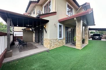 Bukit Jelutong Selangor Double Storey Courtyard For Sale