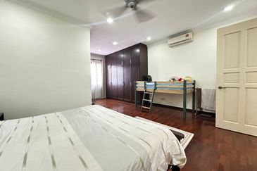 Bukit Jelutong Selangor Double Storey Courtyard For Sale