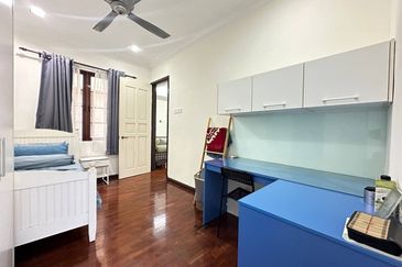 Bukit Jelutong Selangor Double Storey Courtyard For Sale