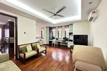 Bukit Jelutong Selangor Double Storey Courtyard For Sale