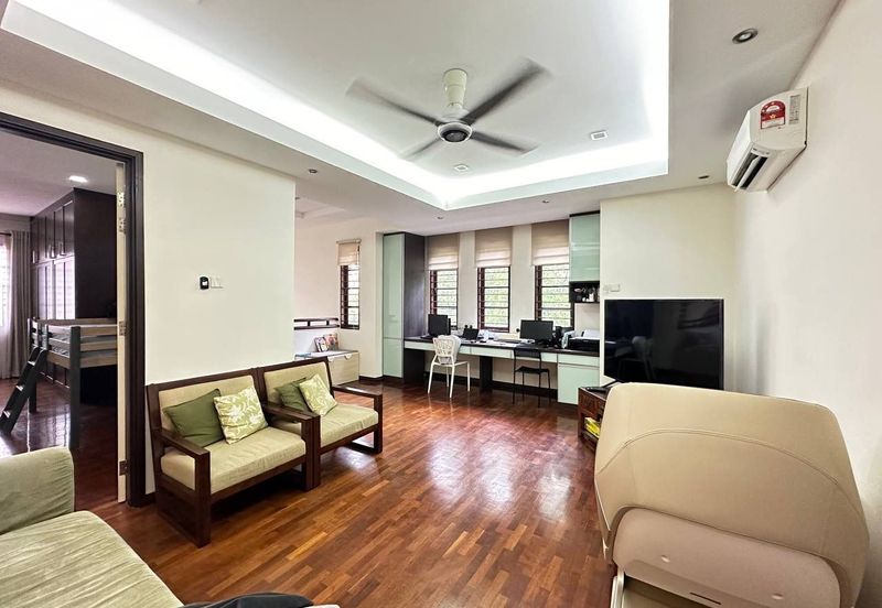 Bukit Jelutong Selangor Double Storey Courtyard For Sale