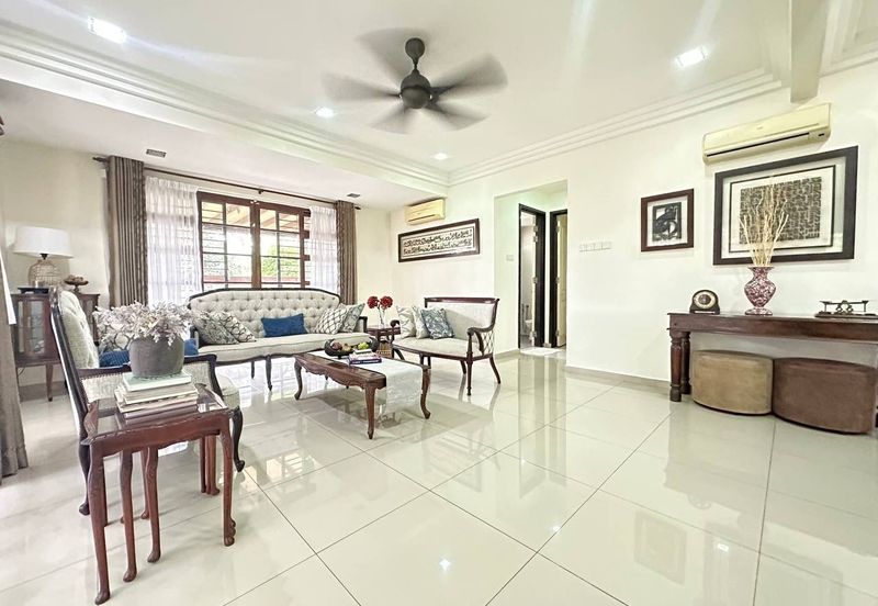 Bukit Jelutong Selangor Double Storey Courtyard For Sale