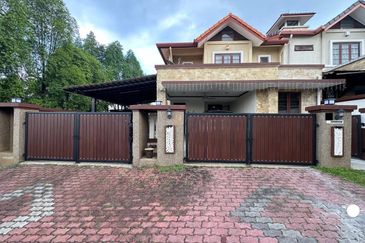 Bukit Jelutong Selangor Double Storey Courtyard For Sale