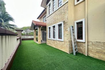 Bukit Jelutong Selangor Double Storey Courtyard For Sale