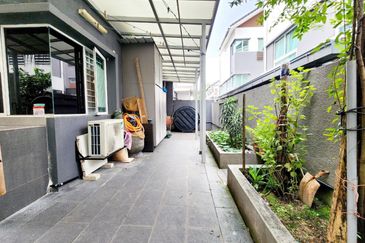 USJ Height Subang Jaya 2.5 Storey Zero Lot Bungalow For Sale