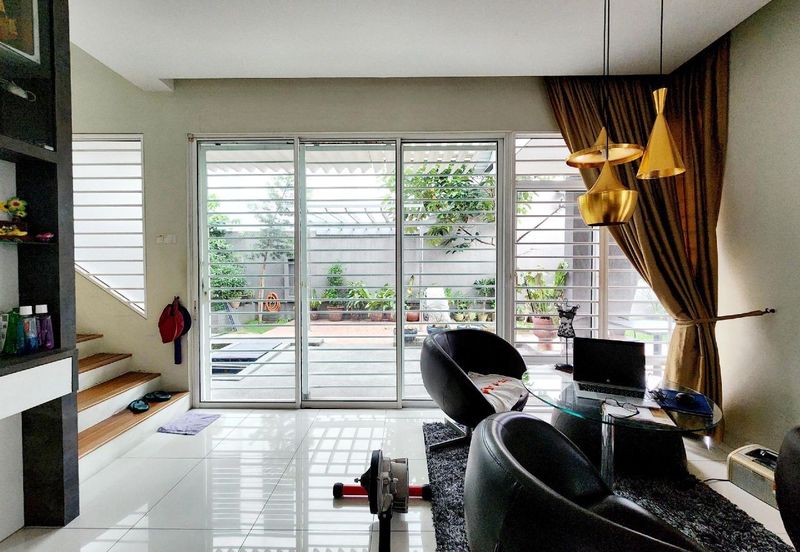 USJ Height Subang Jaya 2.5 Storey Zero Lot Bungalow For Sale