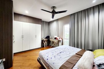 USJ Height Subang Jaya 2.5 Storey Zero Lot Bungalow For Sale